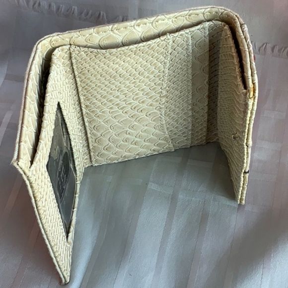 Y2K Guess wallet - Picture 6 of 9